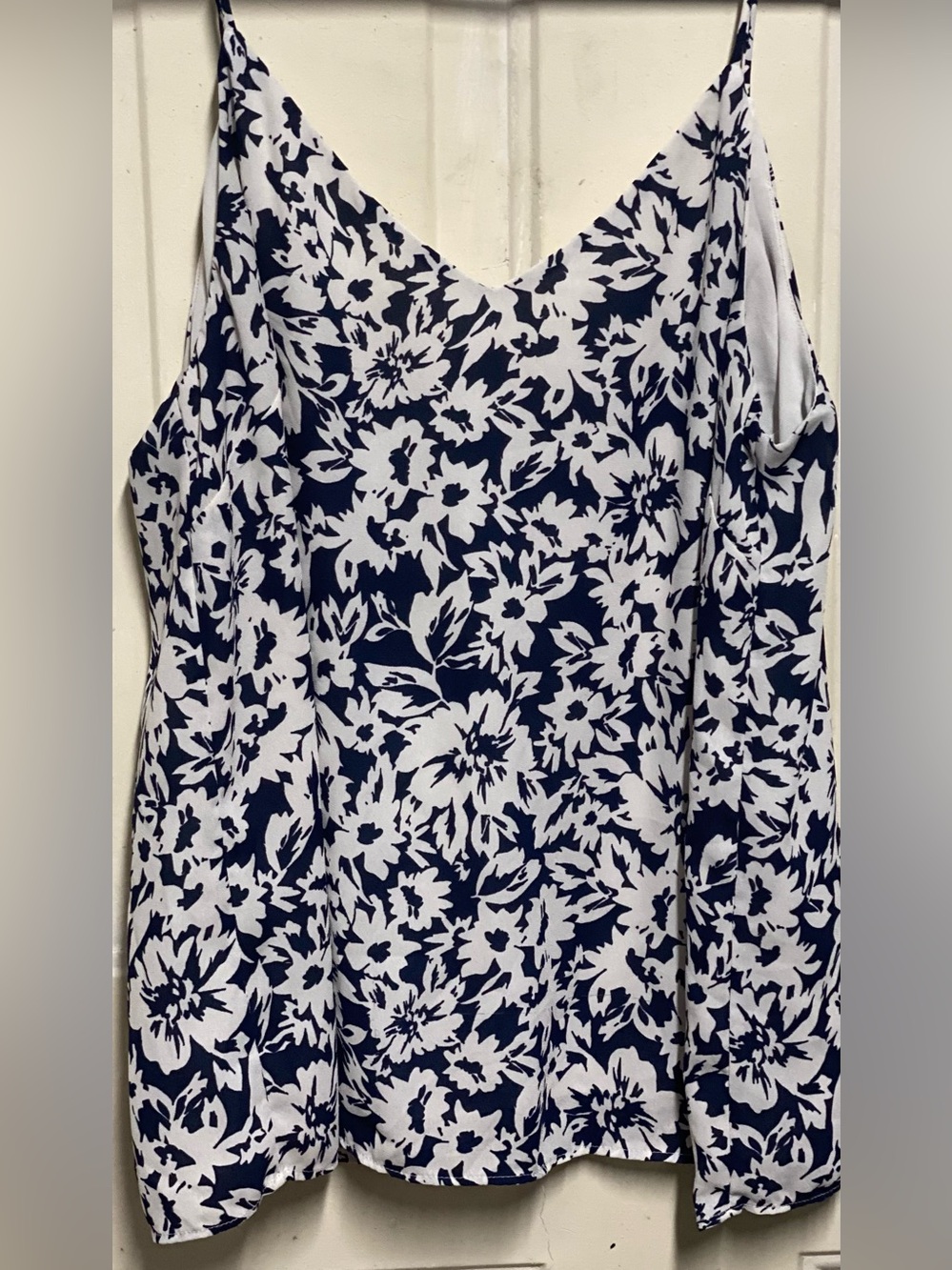 H&M Blue White Floral Camisole Tank Top Size M Lightweight V-Neck